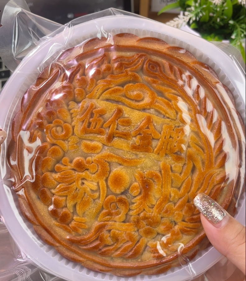 💛 蛋黄白莲月饼-来聚素材站