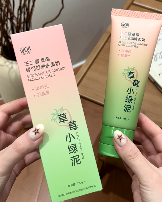 海洋主义草莓绿泥洗面奶-来聚素材站