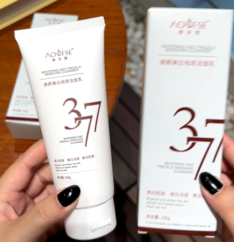 377美白洗面奶-来聚素材站