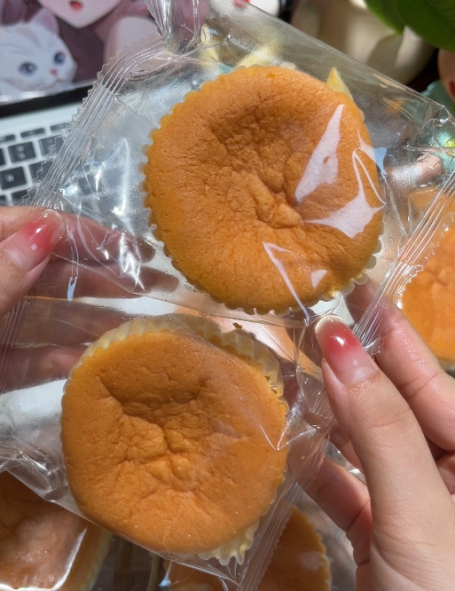 💛 乐麦隆鲜奶云朵嫩蛋糕-来聚素材站