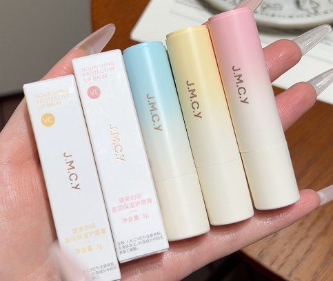 健美创研润唇膏-来聚素材站