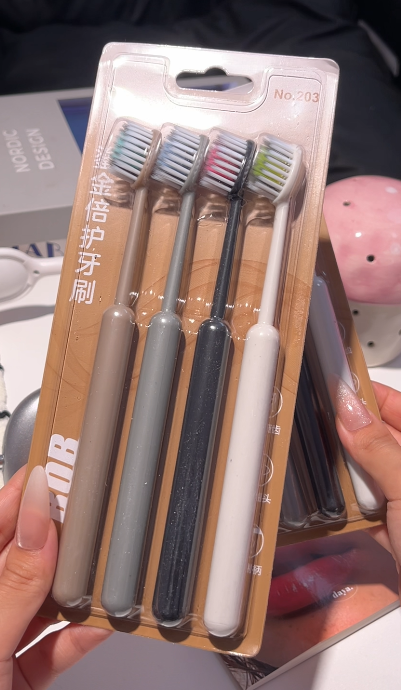💛 鎏金倍护牙刷-来聚素材站