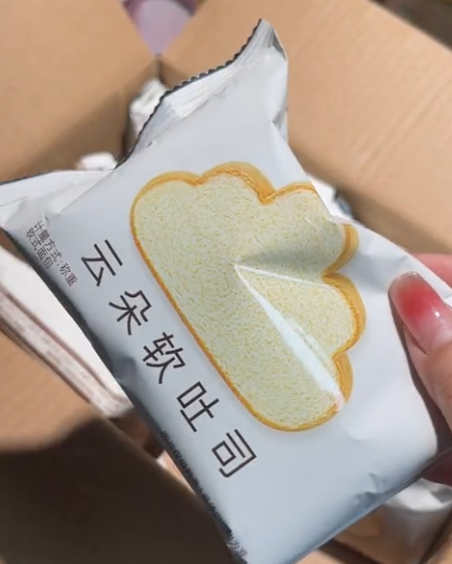 💛 乐麦隆云朵软吐司-来聚素材站