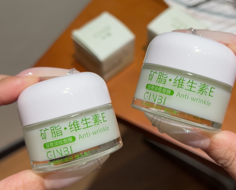 维E 唇膜 维E 唇膜-来聚素材站