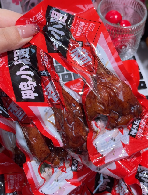 💛 香亿圆鸭小腿-来聚素材站